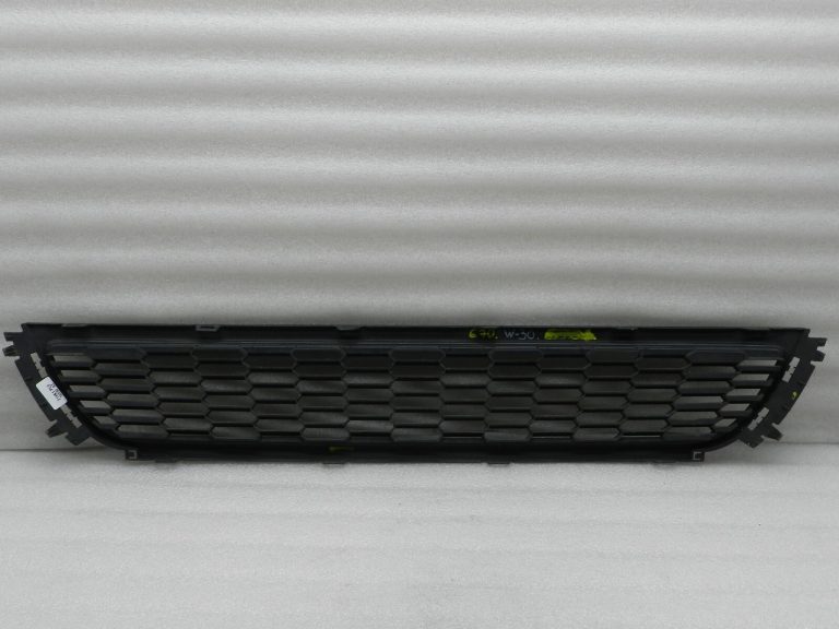 Volkswagen Passat oriģināls ventilācijas režģa restes bamperis