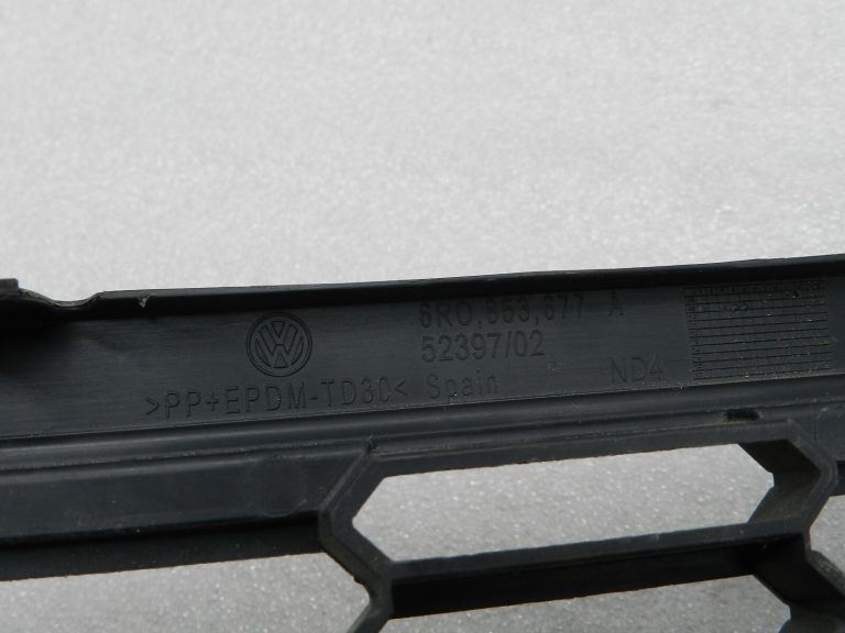 Volkswagen Passat oriģināls ventilācijas režģa restes bamperis