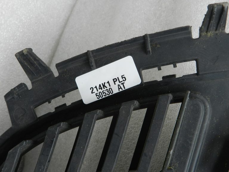 Volkswagen Passat oriģināls ventilācijas režģa restes bamperis