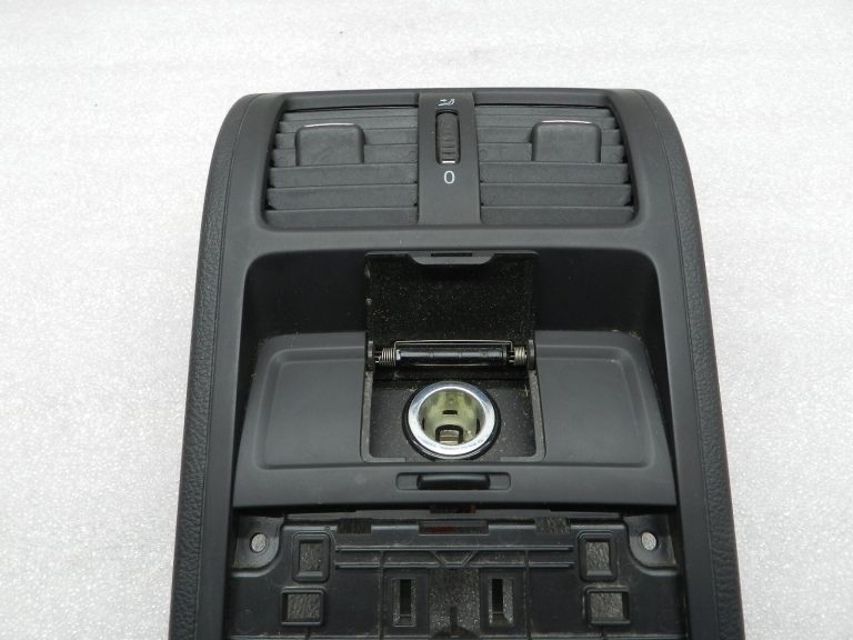 Volkswagen Passat Oriģinālā aizmugurējā ventilācijas restīte 3C0864376F