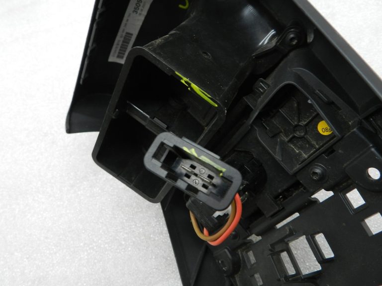 Volkswagen Passat Oriģinālā aizmugurējā ventilācijas restīte 3C0864376F