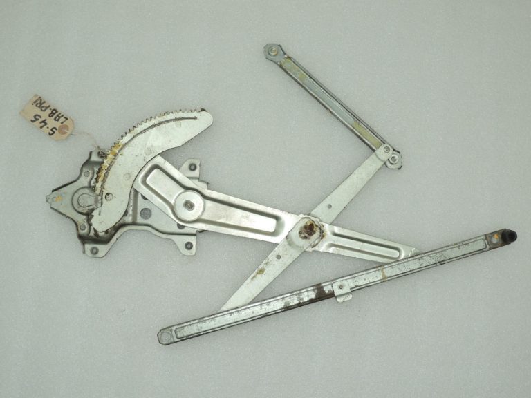 Suzuki Swift Mk1 Logu regulators bez motora Priekšējais labais 83401-63J51