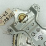 Suzuki Swift Mk1 Logu regulators bez motora Priekšējais labais 83401-63J51