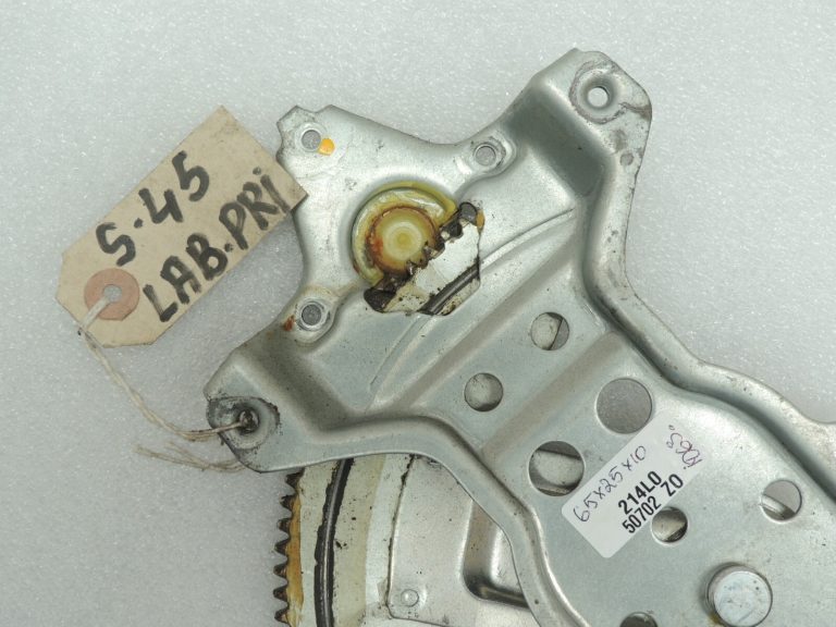 Suzuki Swift Mk1 Logu regulators bez motora Priekšējais labais 83401-63J51