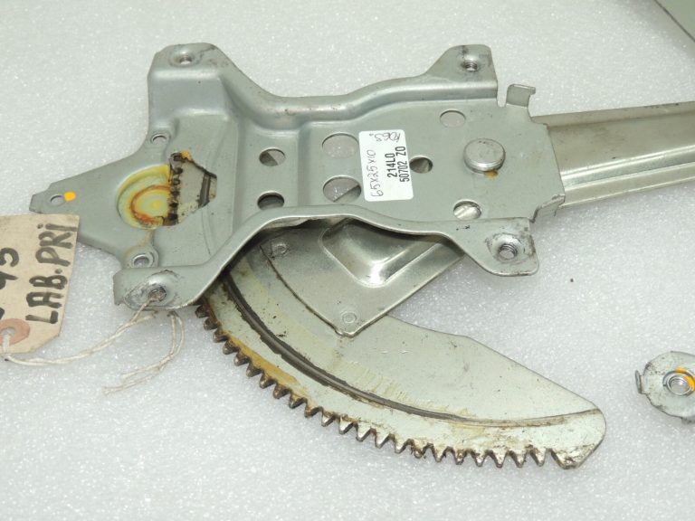 Suzuki Swift Mk1 Logu regulators bez motora Priekšējais labais 83401-63J51