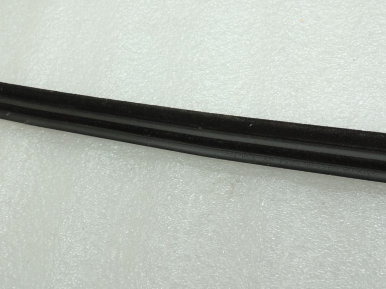 Suzuki SX4 Aizmugurējā kreisā loga līstes blīvējums 8384179J00