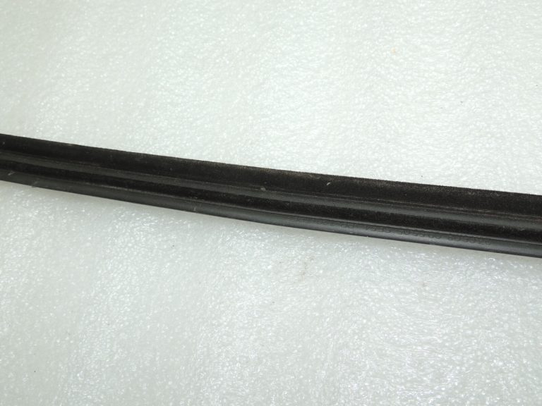 Suzuki SX4 Aizmugurējā kreisā loga līstes blīvējums 8384179J00