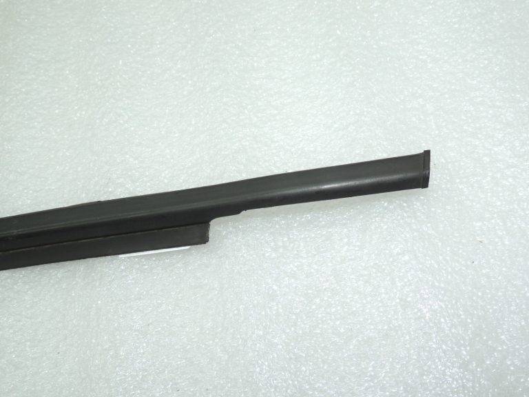 Suzuki SX4 Aizmugurējā kreisā loga līstes blīvējums 8384179J00
