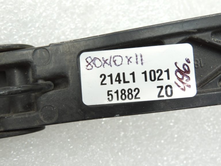 Suzuki SX4 Stikla tīrītāja rokturis pa labi 3833055L00