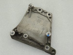 Opel Meriva B kronšteins kompresors 55567925