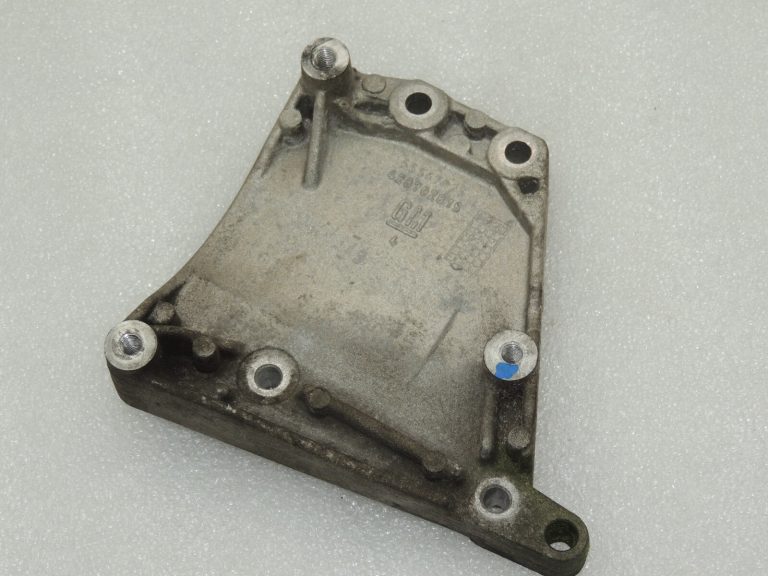 Opel Meriva B kronšteins kompresors 55567925