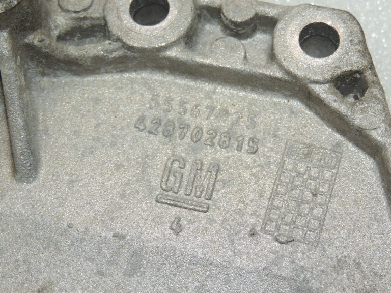 Opel Meriva B kronšteins kompresors 55567925