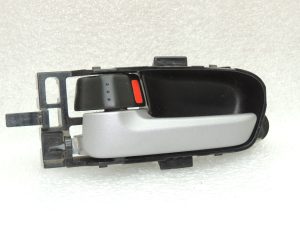 Suzuki Grand Vitara III iekšējais durvju rokturis priekšējais aizmugurējais kreisais 83130-65J10-BWJ