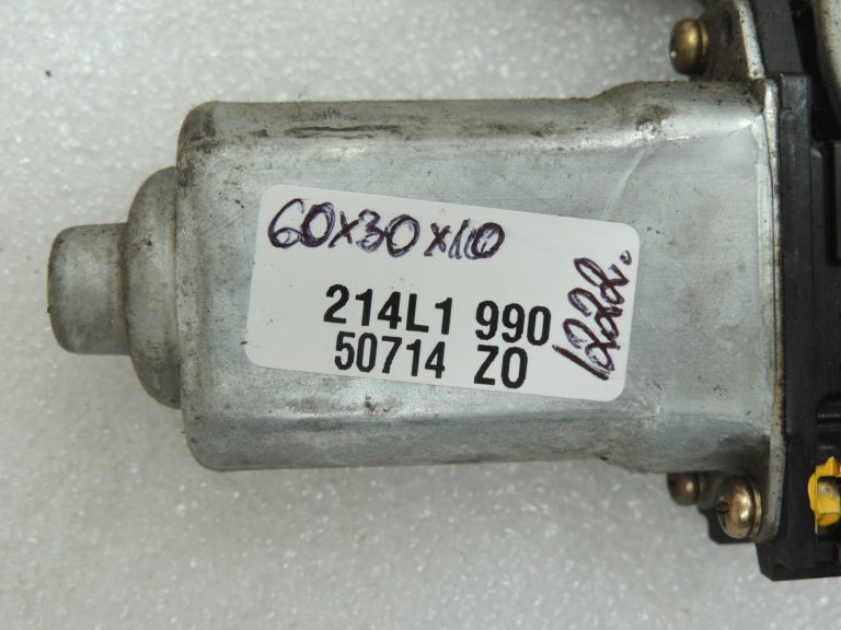 Suzuki Grand Vitara Mk2 Logu regulatora motors priekšējais labais 83401-65D10