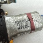 Suzuki Grand Vitara Mk2 Logu regulatora motors aizmugurējais kreisais 83502-65D10
