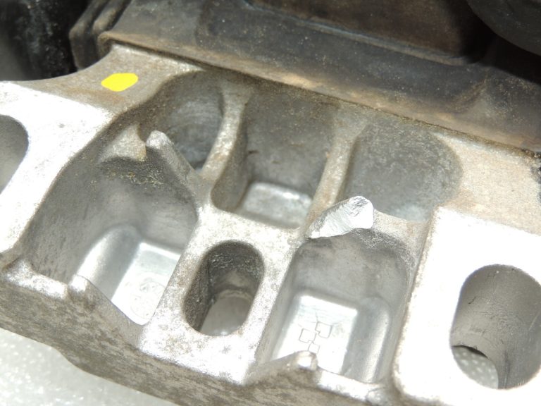Oriģināls Seat Cupra Leon KL8 1.5TSIC transmisijas stiprinājums 5Q0199555BG