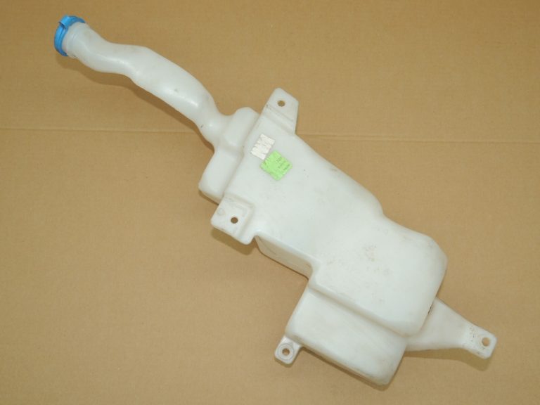 Suzuki SX4 tīrītāja ūdens tvertne 3845079J11