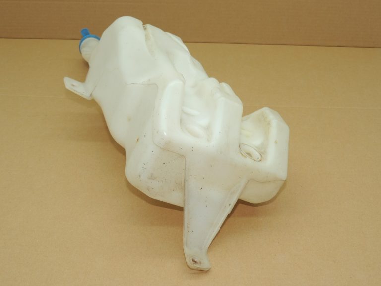 Suzuki SX4 tīrītāja ūdens tvertne 3845079J11