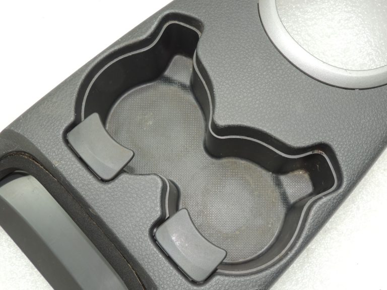 OEM Suzuki SX4 centrālās konsoles krūzes turētāja vāciņš 758202080J20P4Z