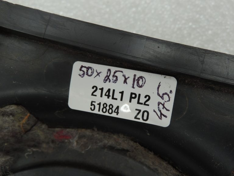OEM Suzuki SX4 centrālās konsoles krūzes turētāja vāciņš 758202080J20P4Z