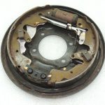 OEM Suzuki Grand Vitara 2.7L III atsperu komplekts Bremžu komplekts labajā pusē 5311065J02