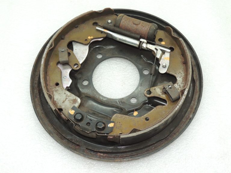 OEM Suzuki Grand Vitara 2.7L III atsperu komplekts Bremžu komplekts labajā pusē 5311065J02