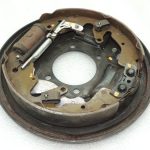 OEM Suzuki Grand Vitara 2.7L III atsperu komplekts Bremžu komplekts labajā pusē 5311065J02