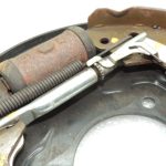 OEM Suzuki Grand Vitara 2.7L III atsperu komplekts Bremžu komplekts labajā pusē 5311065J02