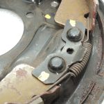 OEM Suzuki Grand Vitara 2.7L III atsperu komplekts Bremžu komplekts labajā pusē 5311065J02