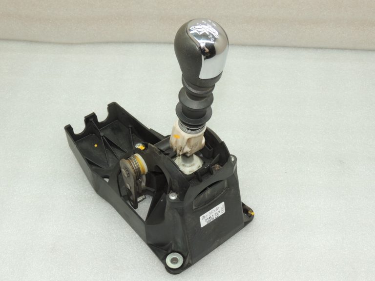 Suzuki Swift Mk1 oriģinālā pārnesumu pārslēgšanas svira 5 ātrumu 28100-63JA0