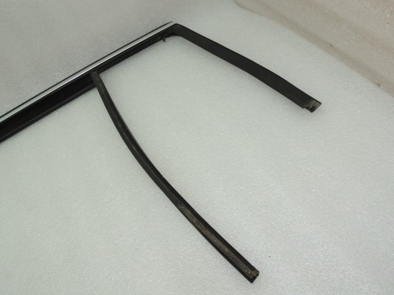 OEM VW Tiguan 5N durvju gumijas logu vadotne aizmugurējā kreisā 5N0839431H