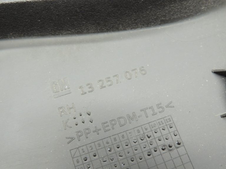 OEM Opel Zafira C ārējā apdare priekšējā pasažiera sēdekļa labajā pusē 13257078