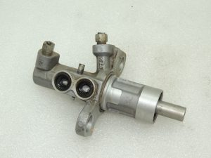 Главный тормозной цилиндр OEM Opel Zafira C 2.0CDTi 84102409