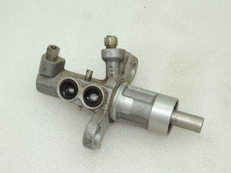 OEM Opel Zafira C 2.0CDTi galvenais bremžu cilindrs 84102409