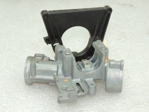 OEM Suzuki Jimny 1.3i aizdedzes slēdzene stūres slēdzene 3710176J00
