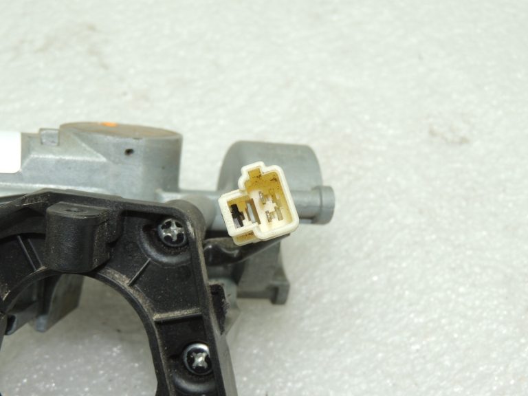 OEM Suzuki Jimny 1.3i aizdedzes slēdzene stūres slēdzene 3710176J00