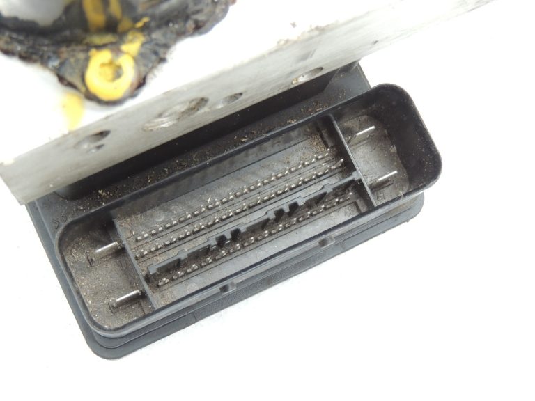 Volvo S60 2.4D ABS hidrauliskā bloka vadības bloks 8671453 8671456