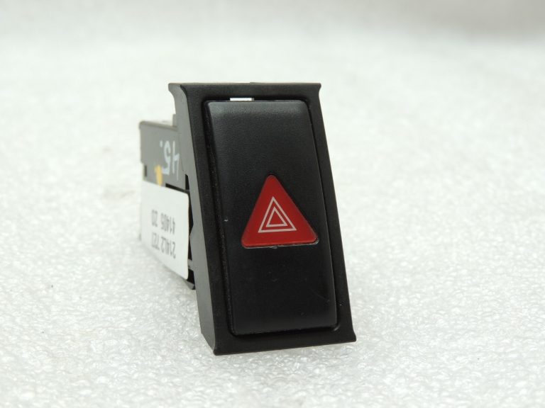Suzuki Liana avārijas signalizācijas slēdzis 37430-59J00