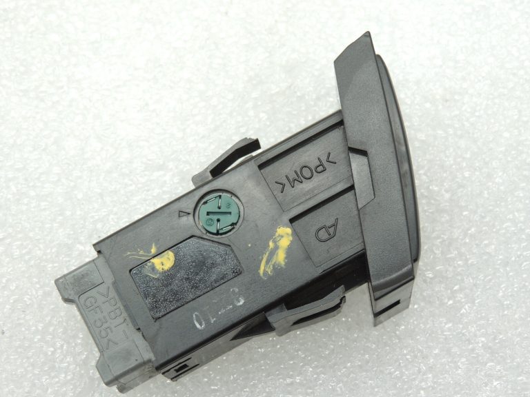 Suzuki Liana avārijas signalizācijas slēdzis 37430-59J00