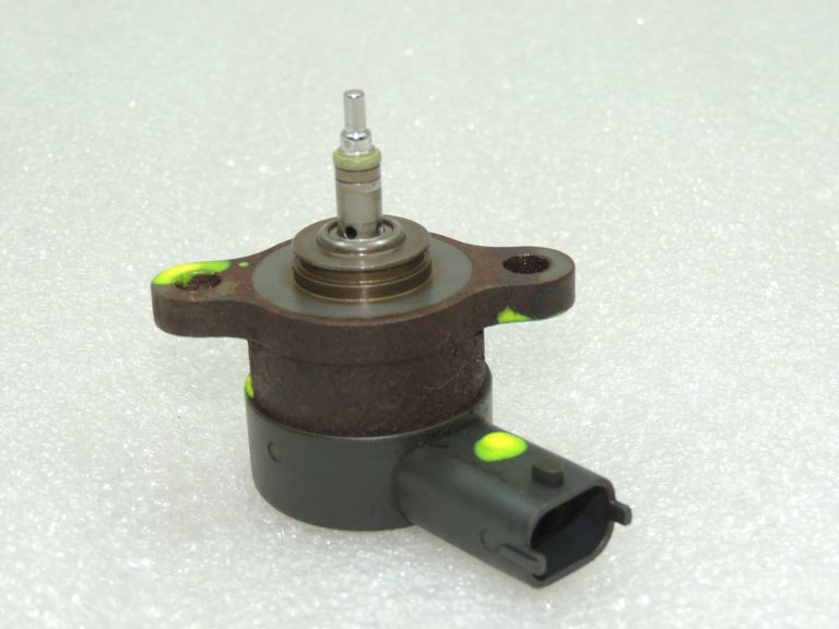 OEM BOSCH BOSCH Suzuki Fiat Lancia Opel Spiediena kontroles vārsts 1561084E50