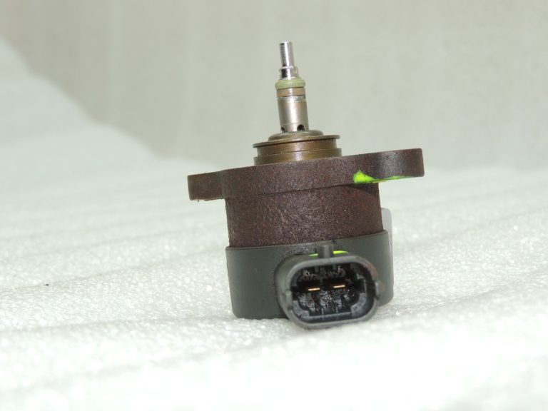 OEM BOSCH BOSCH Suzuki Fiat Lancia Opel Spiediena kontroles vārsts 1561084E50