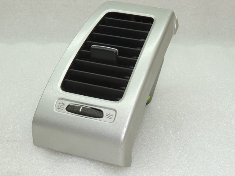 Suzuki Liana Gaisa ventilācijas atveres priekšējā labā 7363059J00MA1