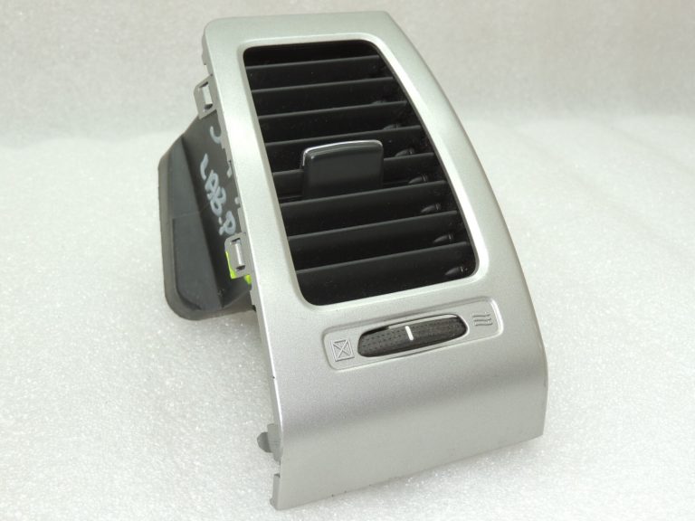 Suzuki Liana Gaisa ventilācijas atveres priekšējā labā 7363059J00MA1