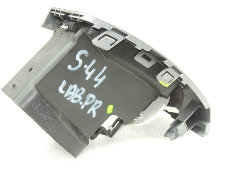 Suzuki Liana Gaisa ventilācijas atveres priekšējā labā 7363059J00MA1