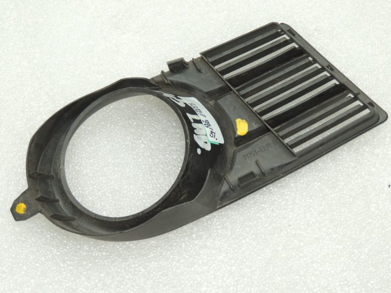OEM Suzuki Swift apdares panelis miglas lukturu bamperis 71751-63J10-5PK