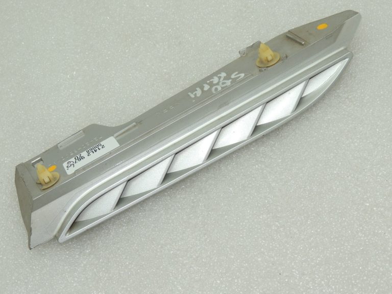 OEM Suzuki Grand Vitara III dzinēja pārsega apdare pa labi 72420-65J10-Z2S