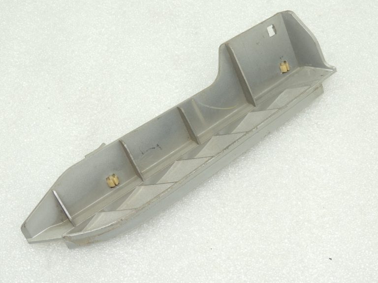 OEM Suzuki Grand Vitara III dzinēja pārsega apdare pa labi 72420-65J10-Z2S