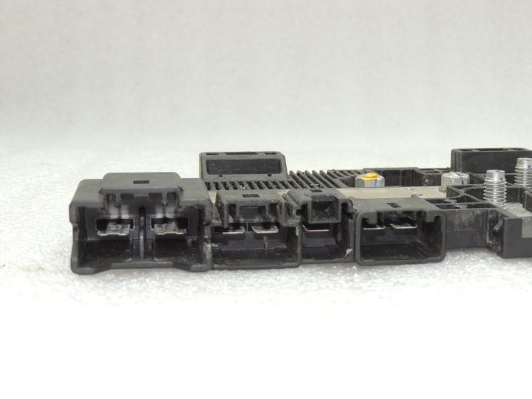 OEM Suzuki Grand Vitara III drošinātāju kārba 3674064J10