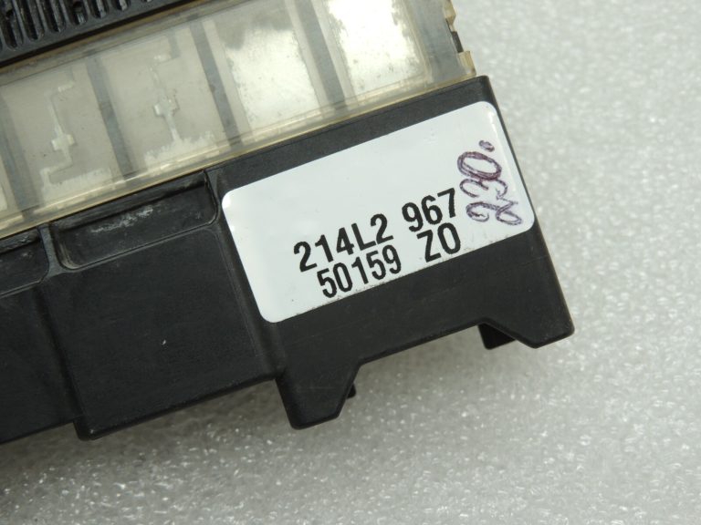 OEM Suzuki Grand Vitara III drošinātāju kārba 3674064J10