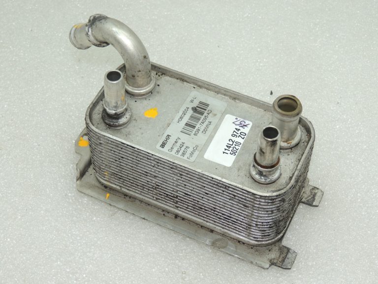 OEM Volvo S80 II 2.4D eļļas dzesētājs 30792231